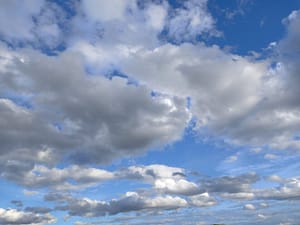 [Justine CM] Ciel bleu nuageux